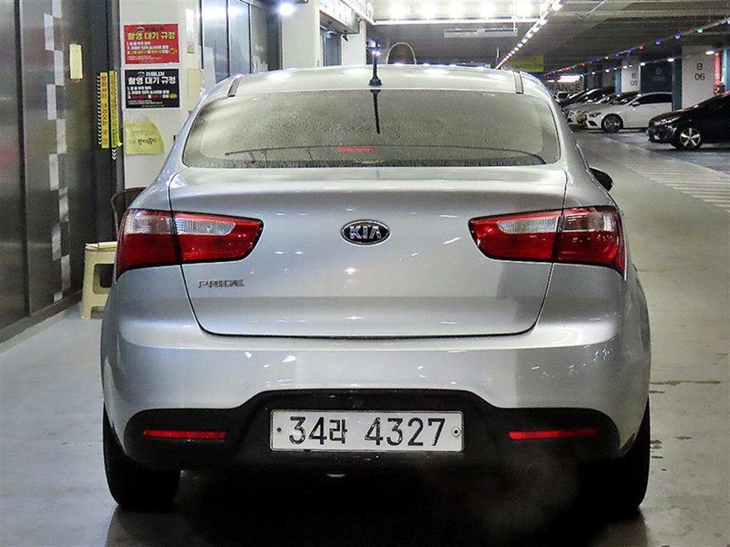 KIA Pride - Vista 5