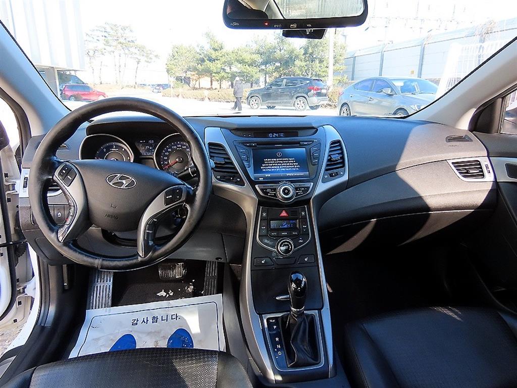 HYUNDAI Avante - Vista 7