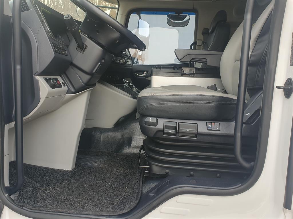 medium and large cargo truck - Vista 12