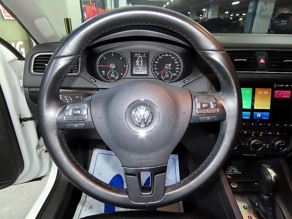 Volkswagen Jetta - Vista 8