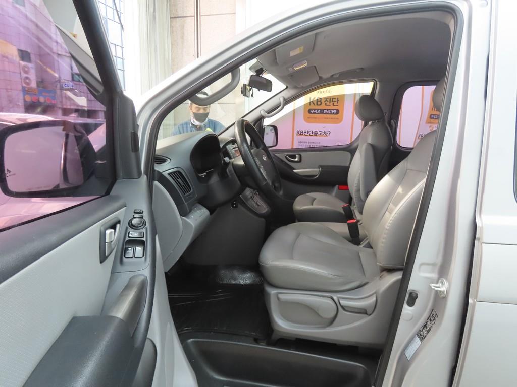 HYUNDAI Starex - Vista 5