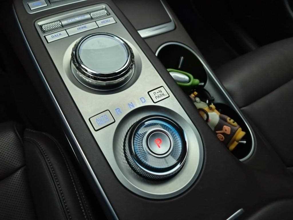 Genesis GV70 - Vista 8