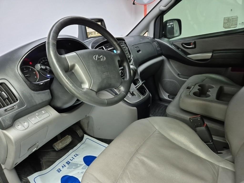 HYUNDAI Starex - Vista 7