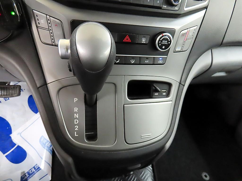 HYUNDAI Starex - Vista 10