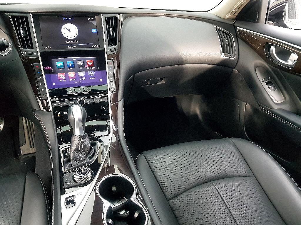 Infiniti Q - Vista 10