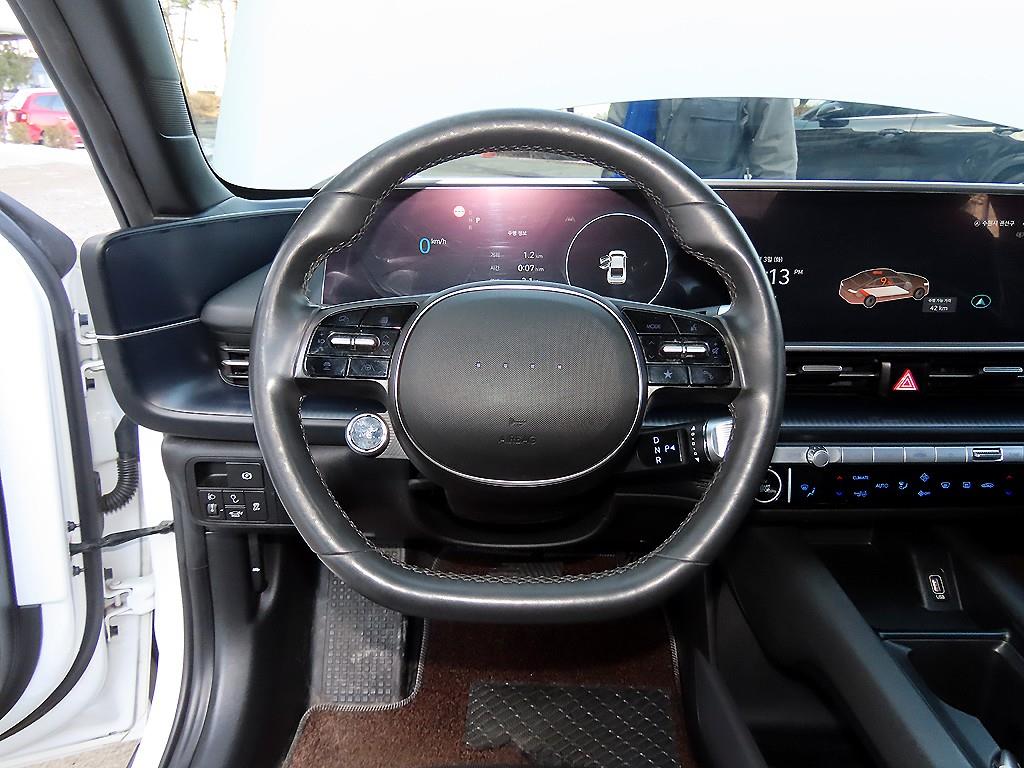 HYUNDAI Ioniq 6 - Vista 8