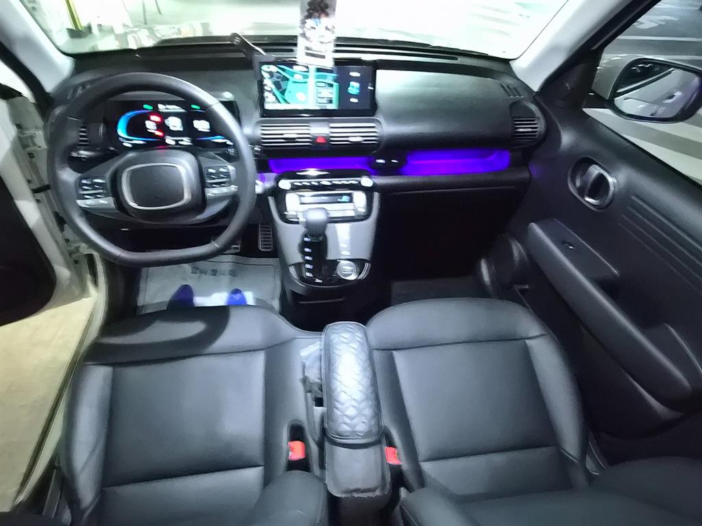 HYUNDAI Casper - Vista 10