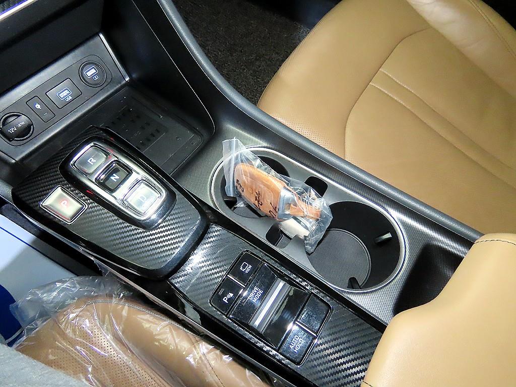 HYUNDAI Sonata - Vista 12