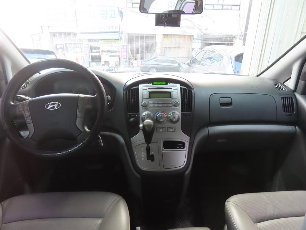 HYUNDAI Starex - Vista 7