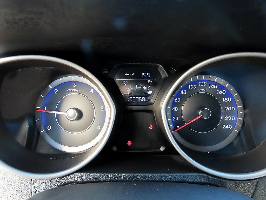 HYUNDAI Avante - Vista 9