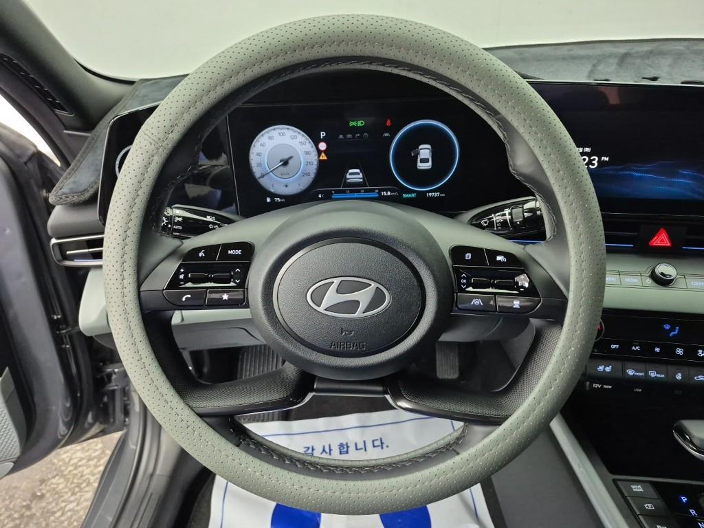 HYUNDAI Avante - Vista 9