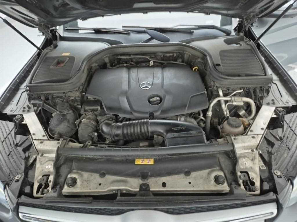 Mercedes Benz GLC Class - Vista 5