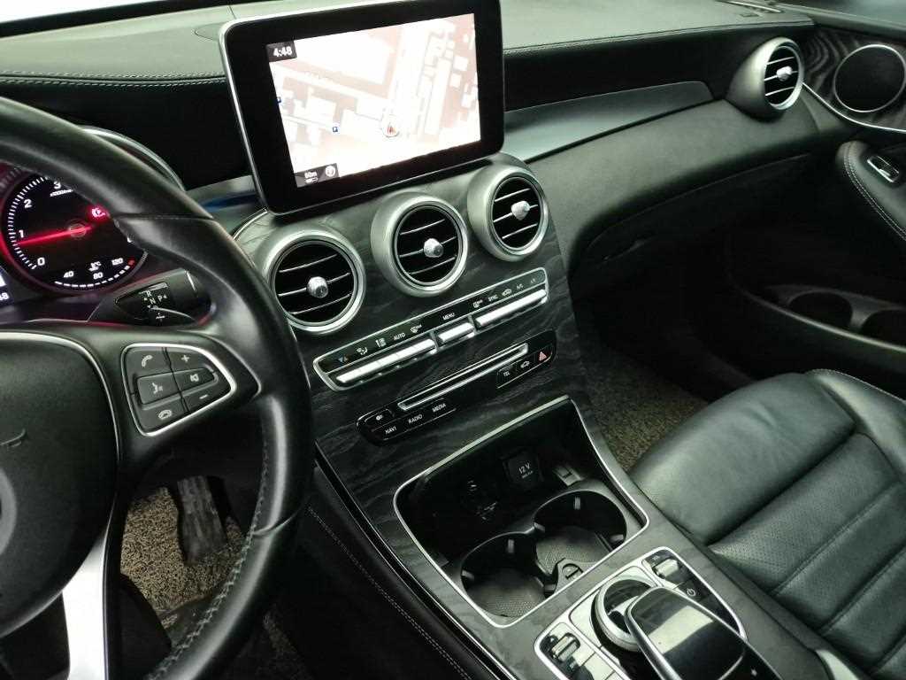 Mercedes Benz GLC Class - Vista 10