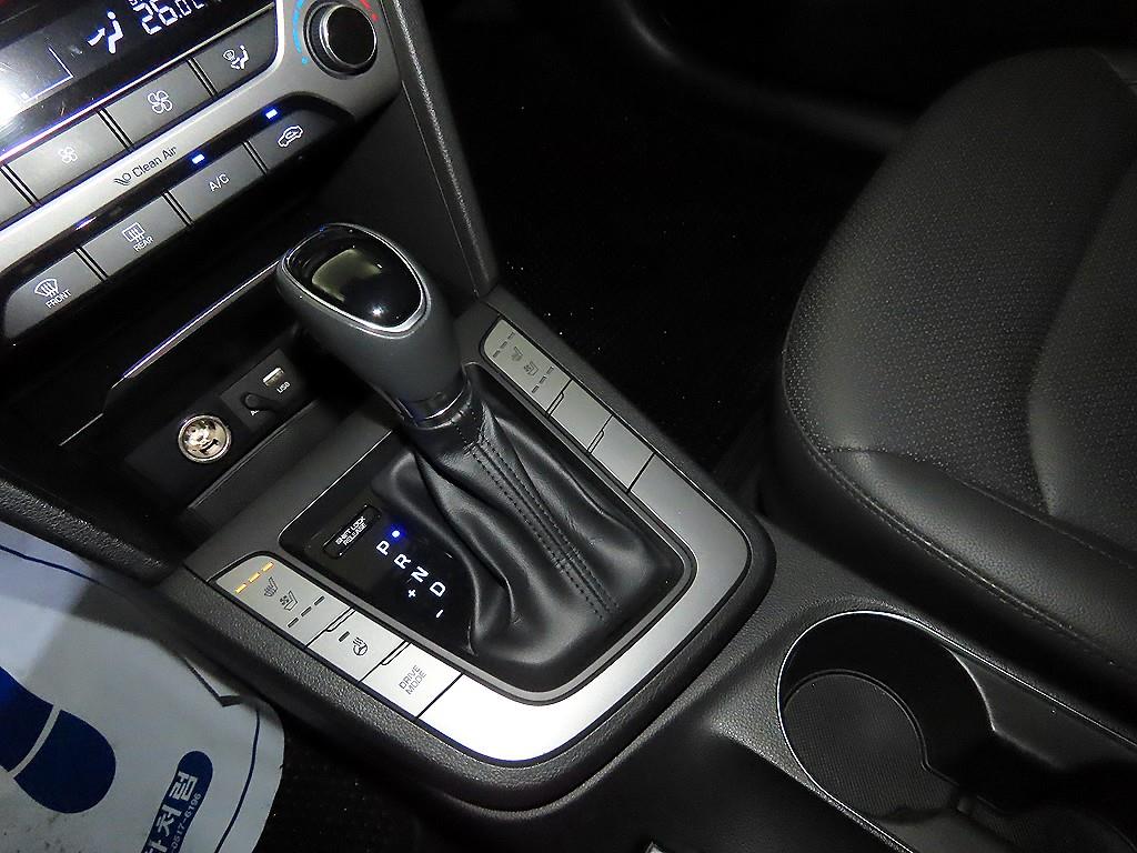 HYUNDAI Avante - Vista 12