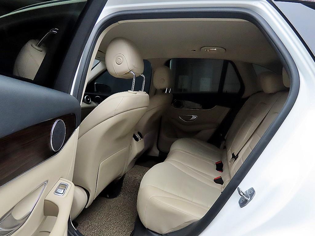 Mercedes Benz GLC Class - Vista 6