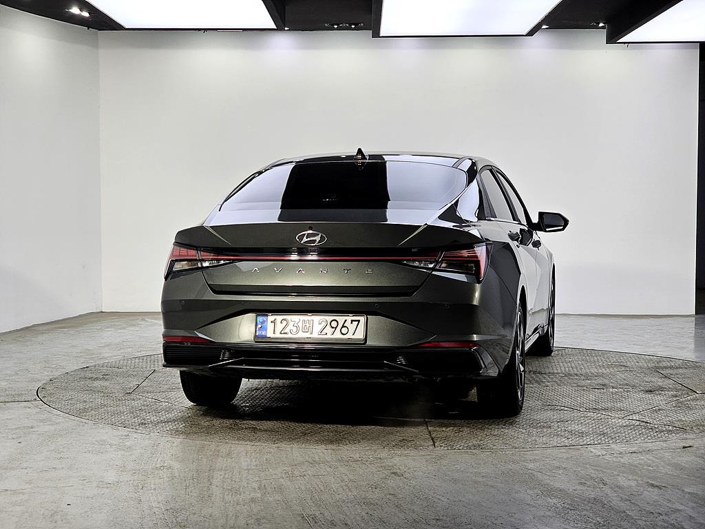 HYUNDAI Avante - Vista 3