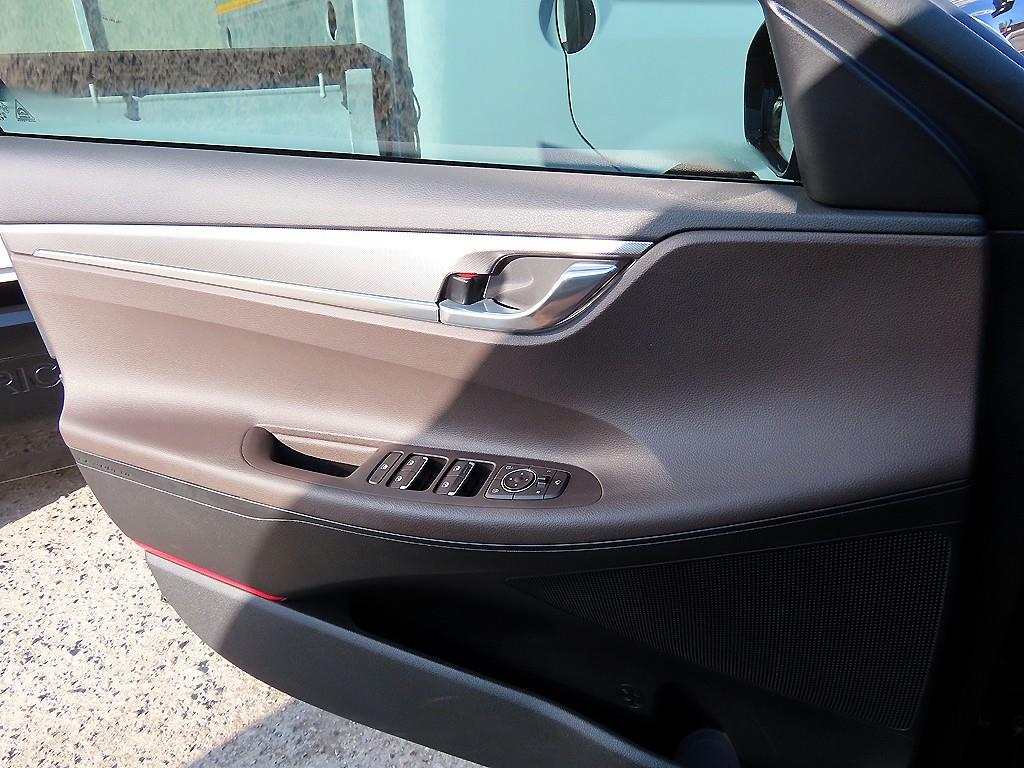 HYUNDAI Grandeur - Vista 11