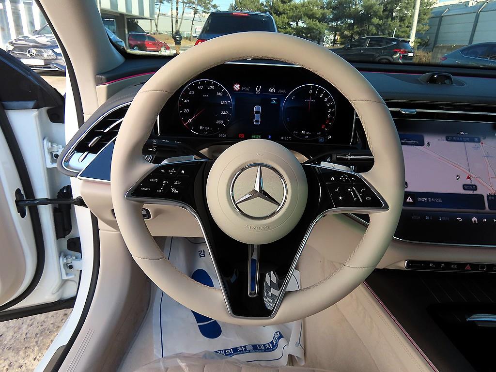 Mercedes Benz E class - Vista 8