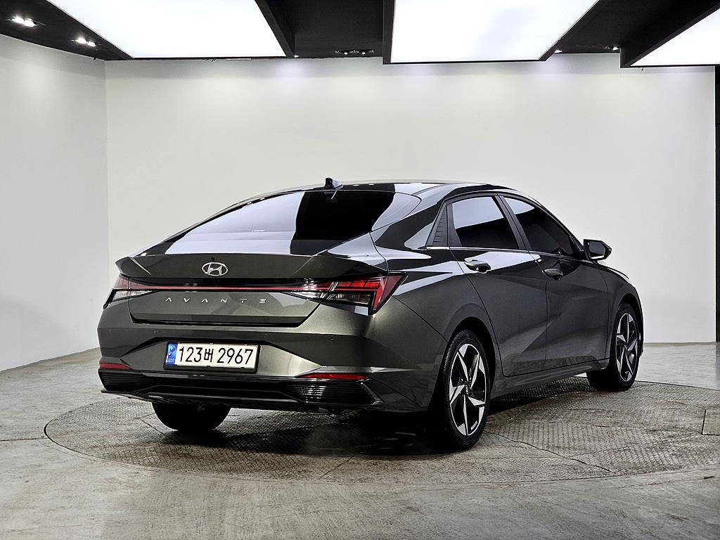 HYUNDAI Avante - Vista 4