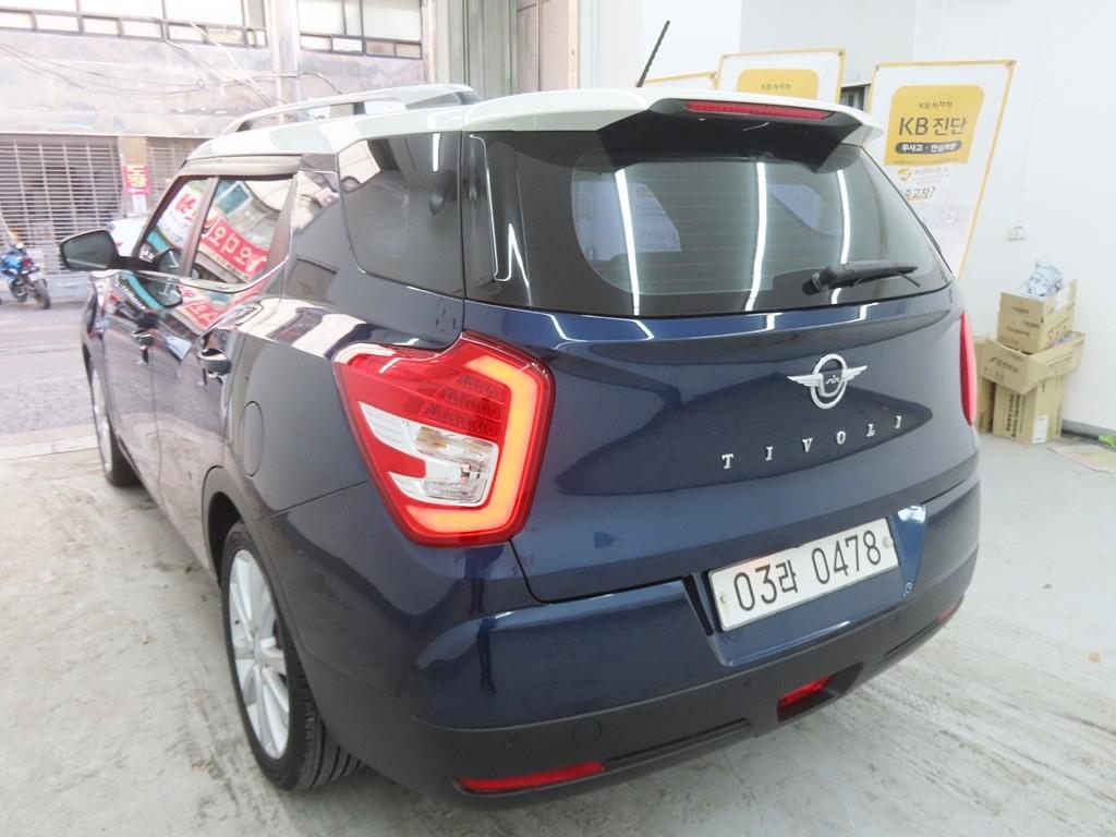 Ssangyong Tivoli - Vista 4