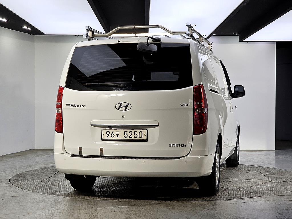 HYUNDAI Starex - Vista 3