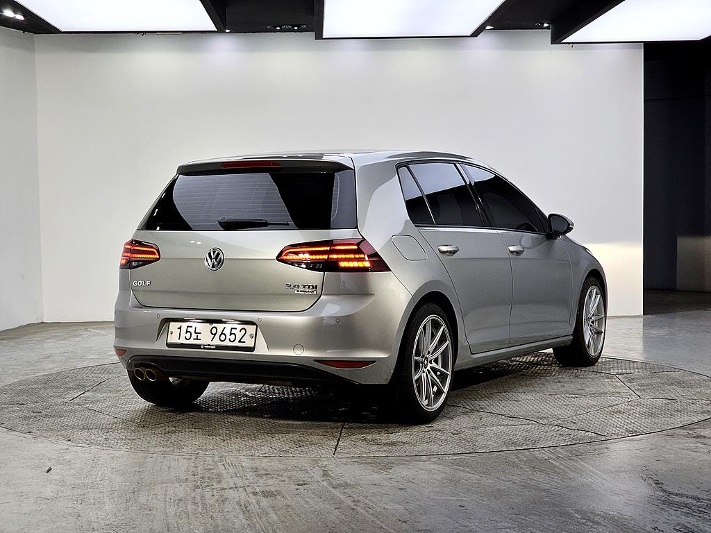 Volkswagen Golf - Vista 4