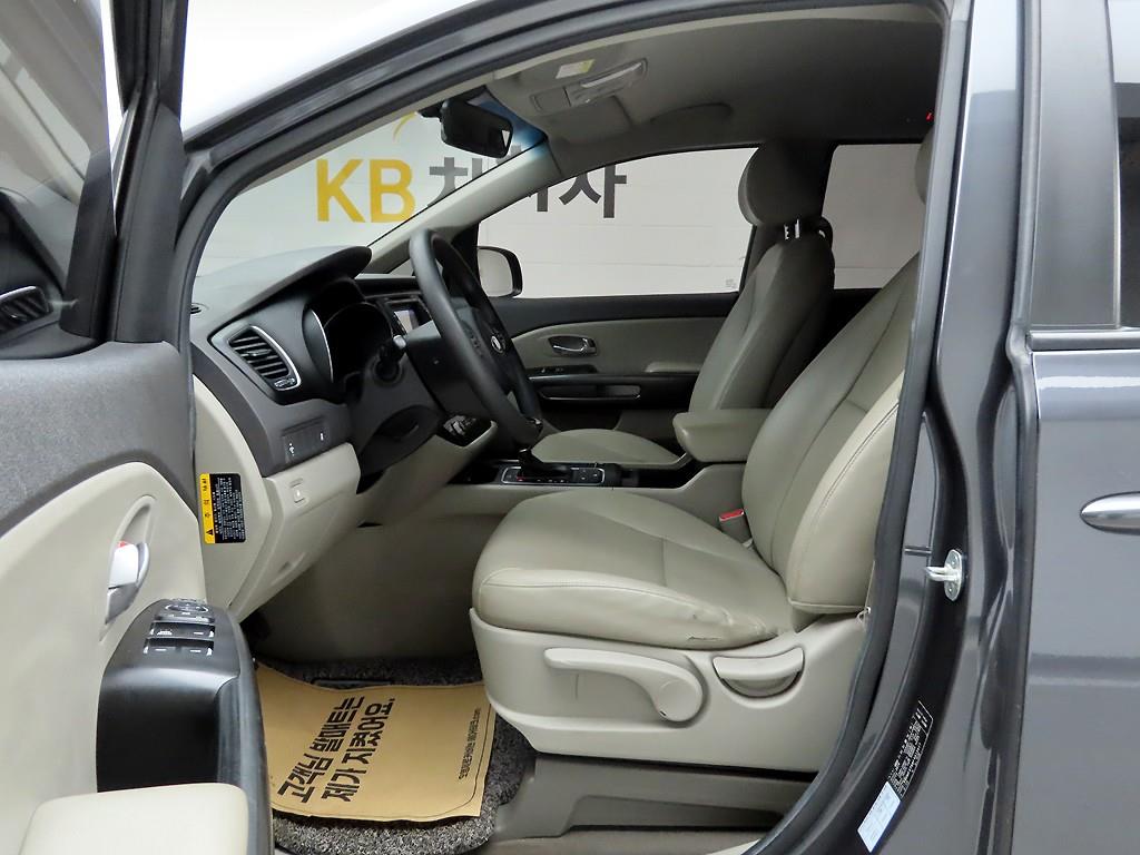 KIA Carnival - Vista 12