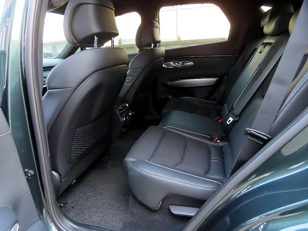 Genesis GV70 - Vista 6