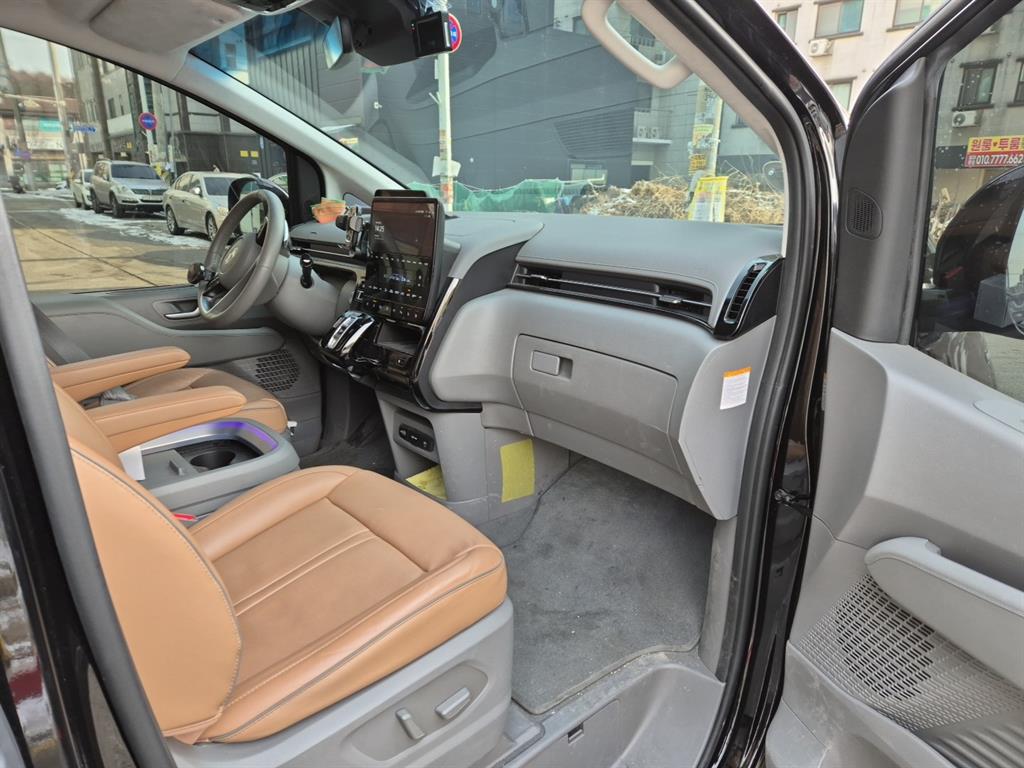 HYUNDAI Staria - Vista 12