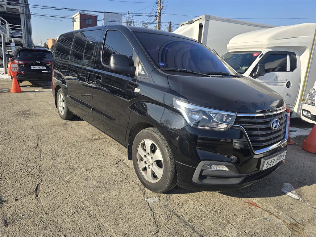 HYUNDAI Starex - Vista 2