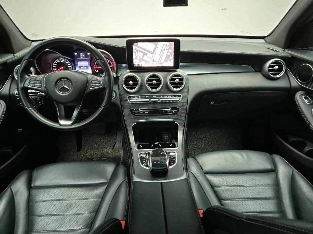 Mercedes Benz GLC Class - Vista 7