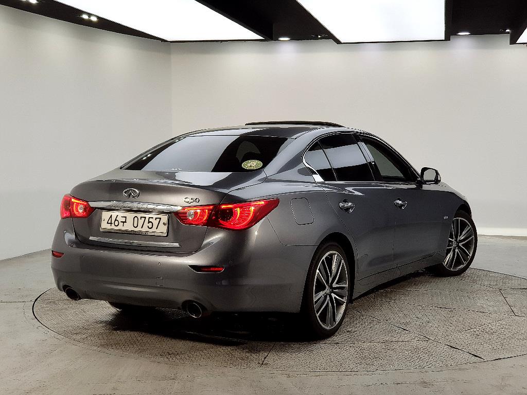 Infiniti Q - Vista 4