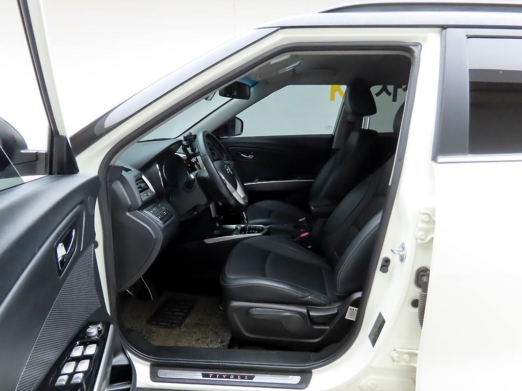 Ssangyong Tivoli 2016 Blanco - Importación desde Corea - HF Imports Iquique - Foto 13