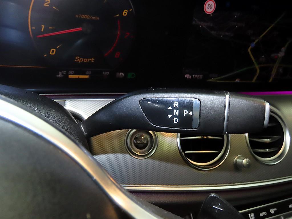 Mercedes Benz E class - Vista 12