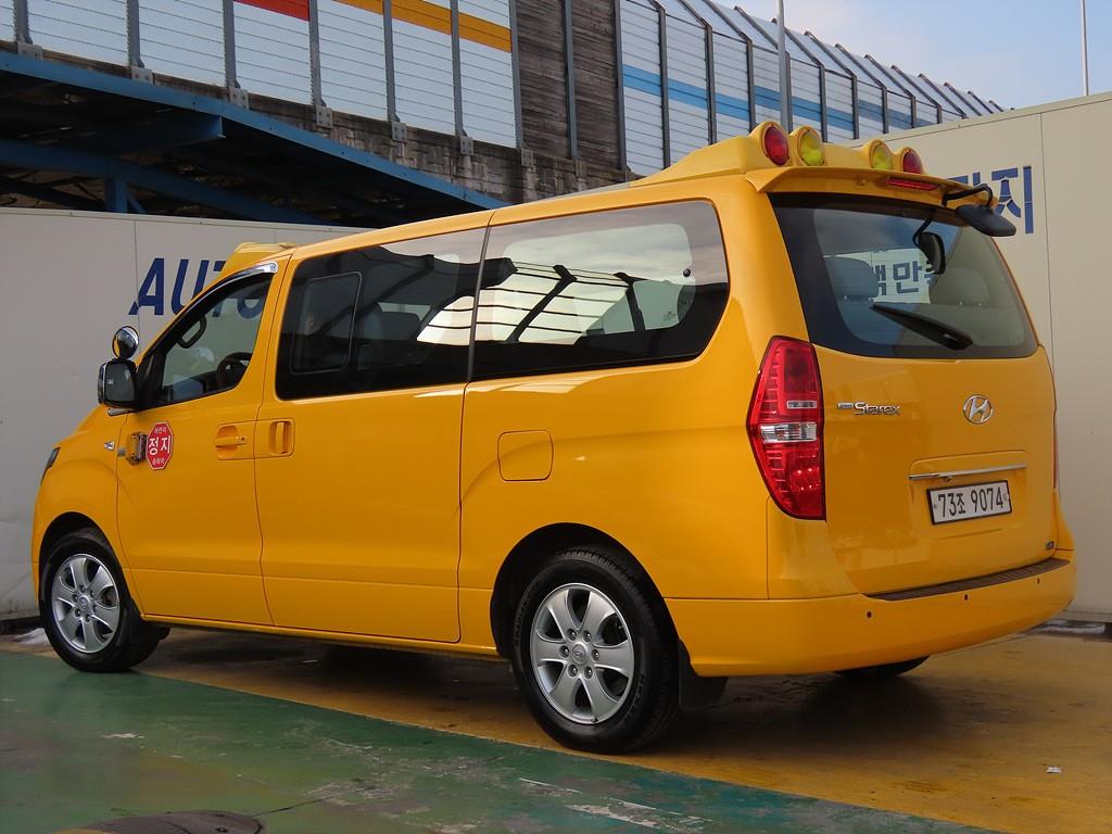 HYUNDAI Starex - Vista 3