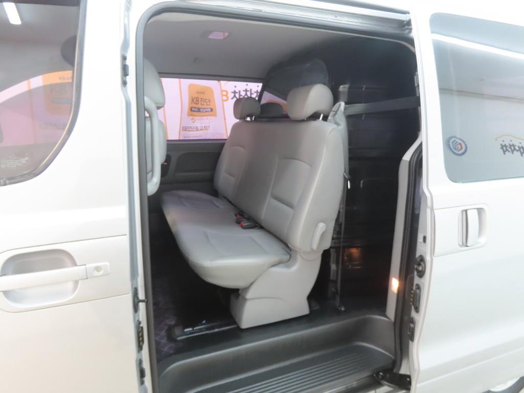 HYUNDAI Starex - Vista 6