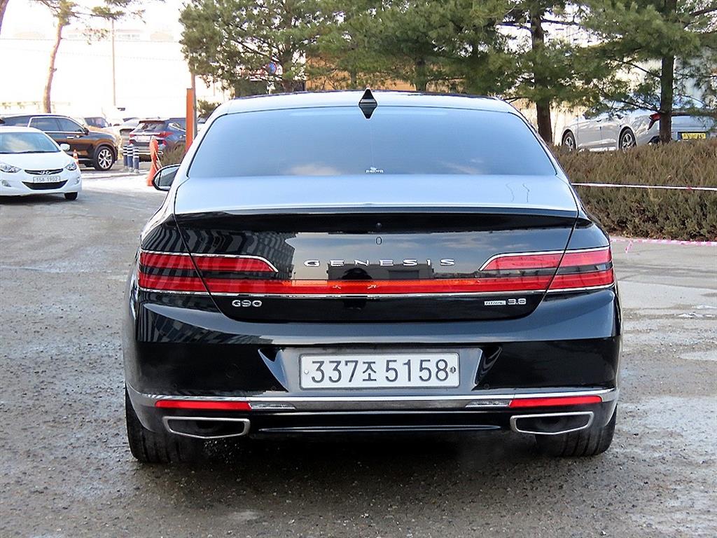 Genesis G90 - Vista 4