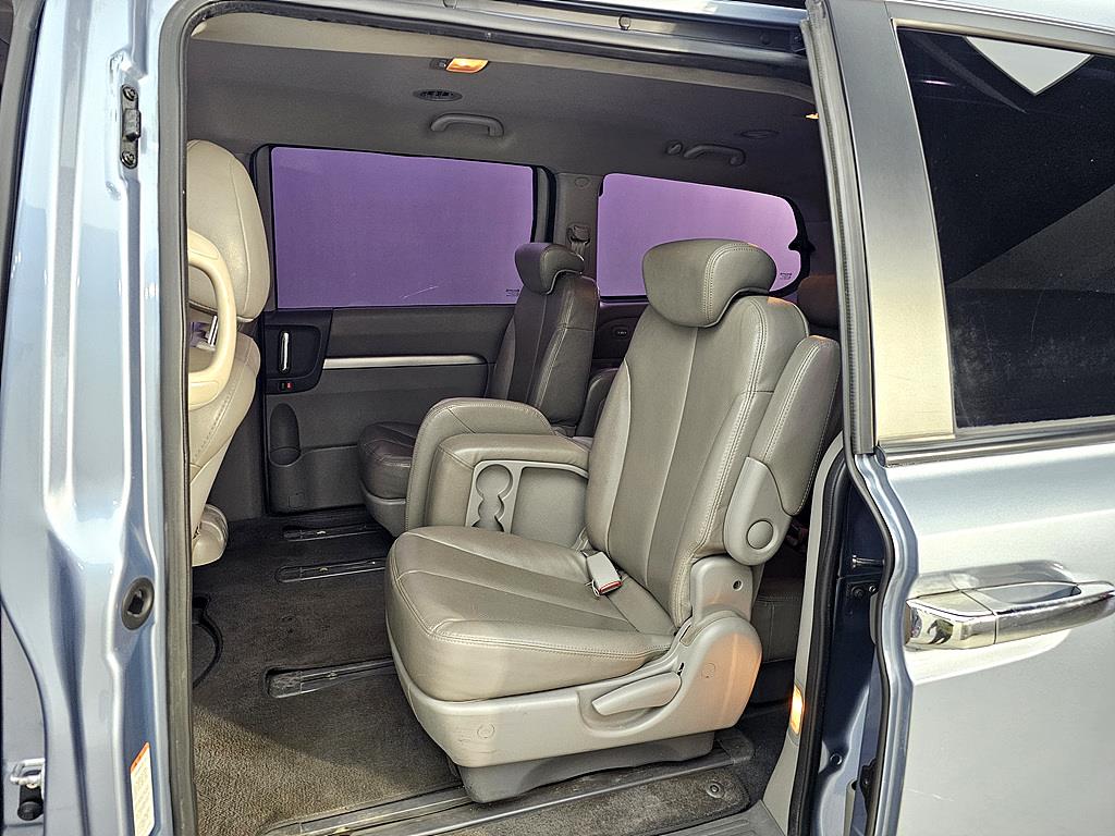 KIA Carnival - Vista 9