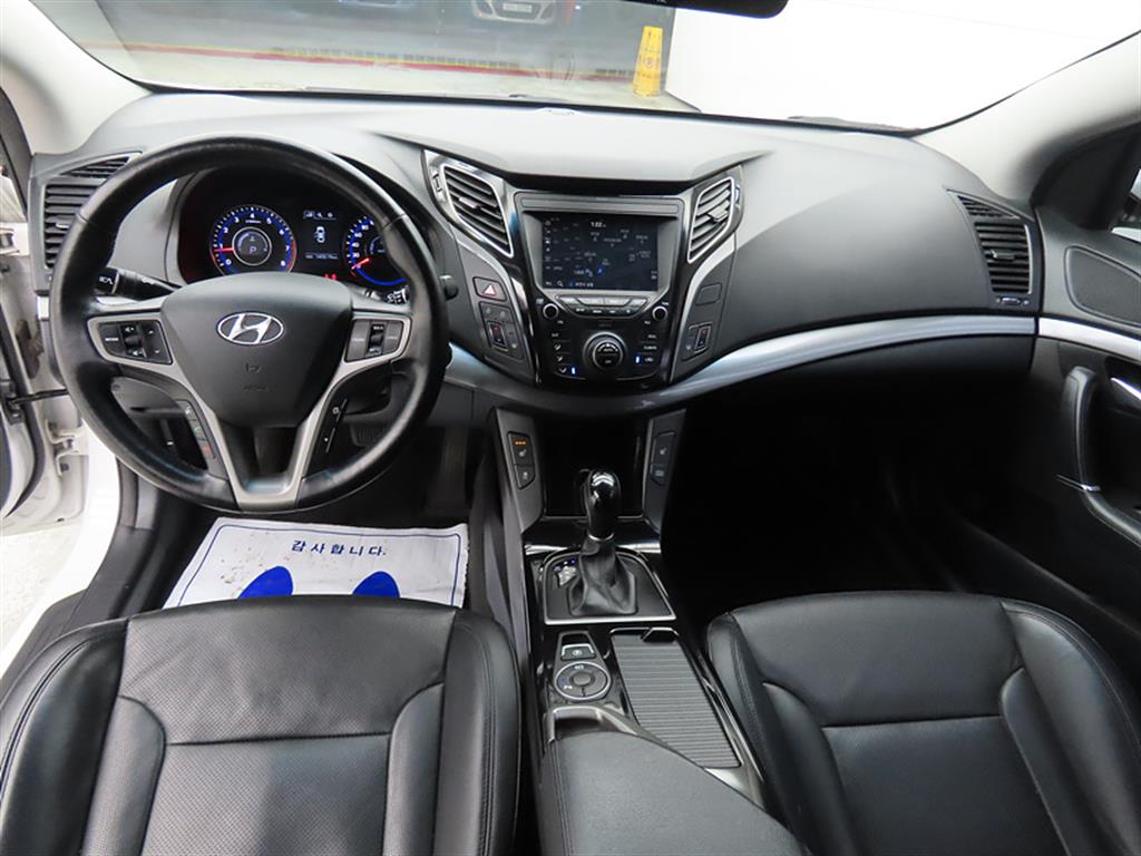 HYUNDAI i40 - Vista 7