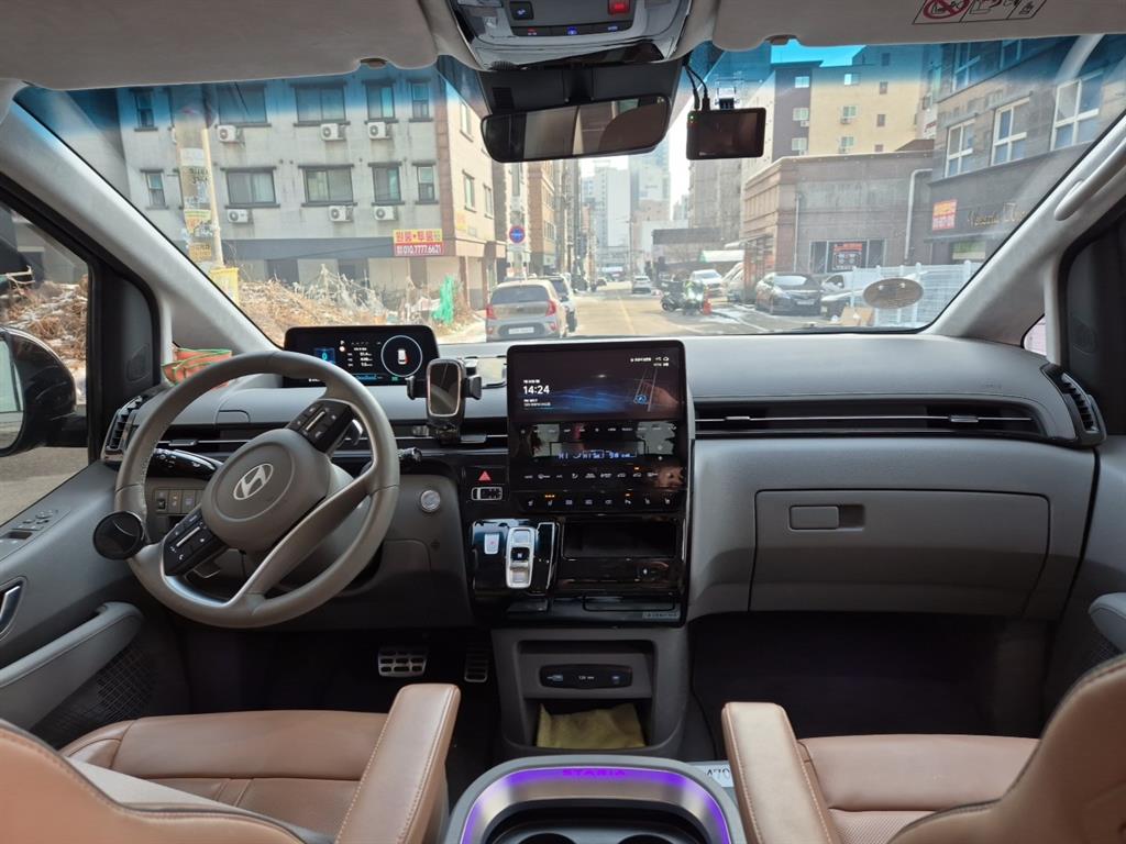 HYUNDAI Staria - Vista 11