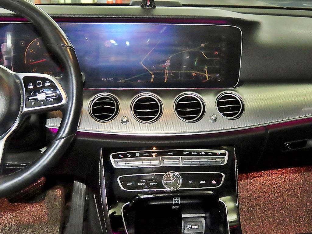 Mercedes Benz E class - Vista 11