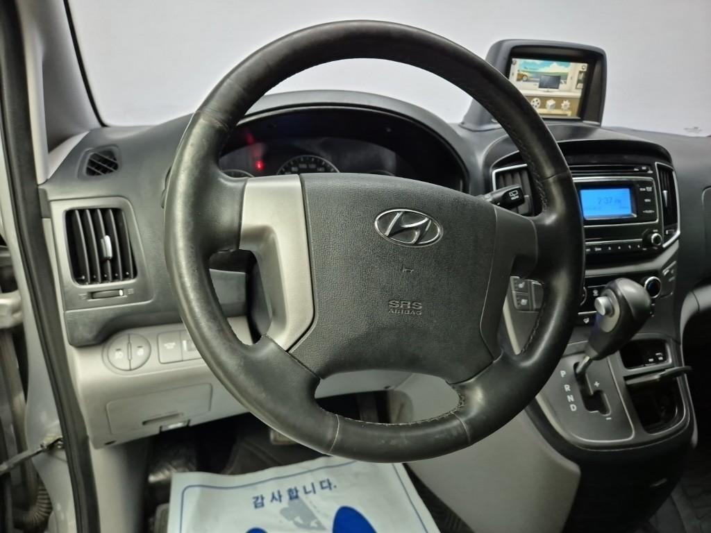 HYUNDAI Starex - Vista 9