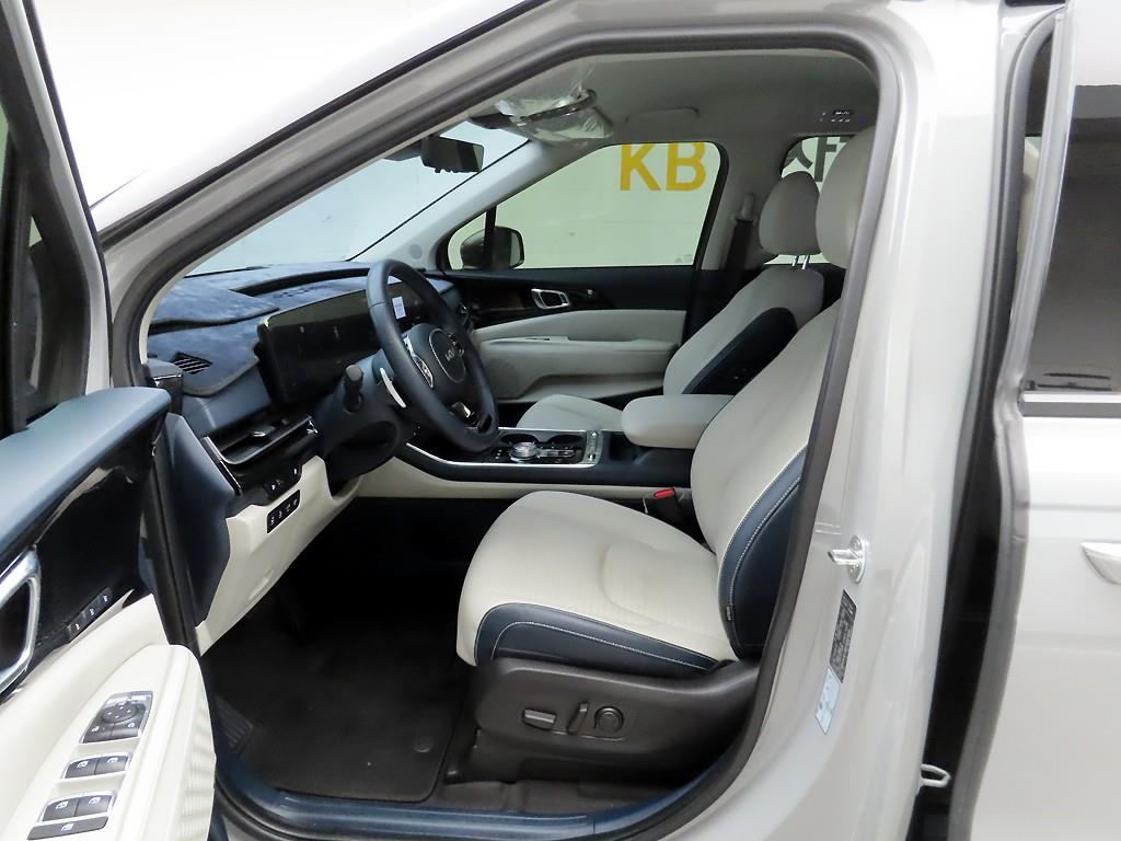 KIA Carnival - Vista 11