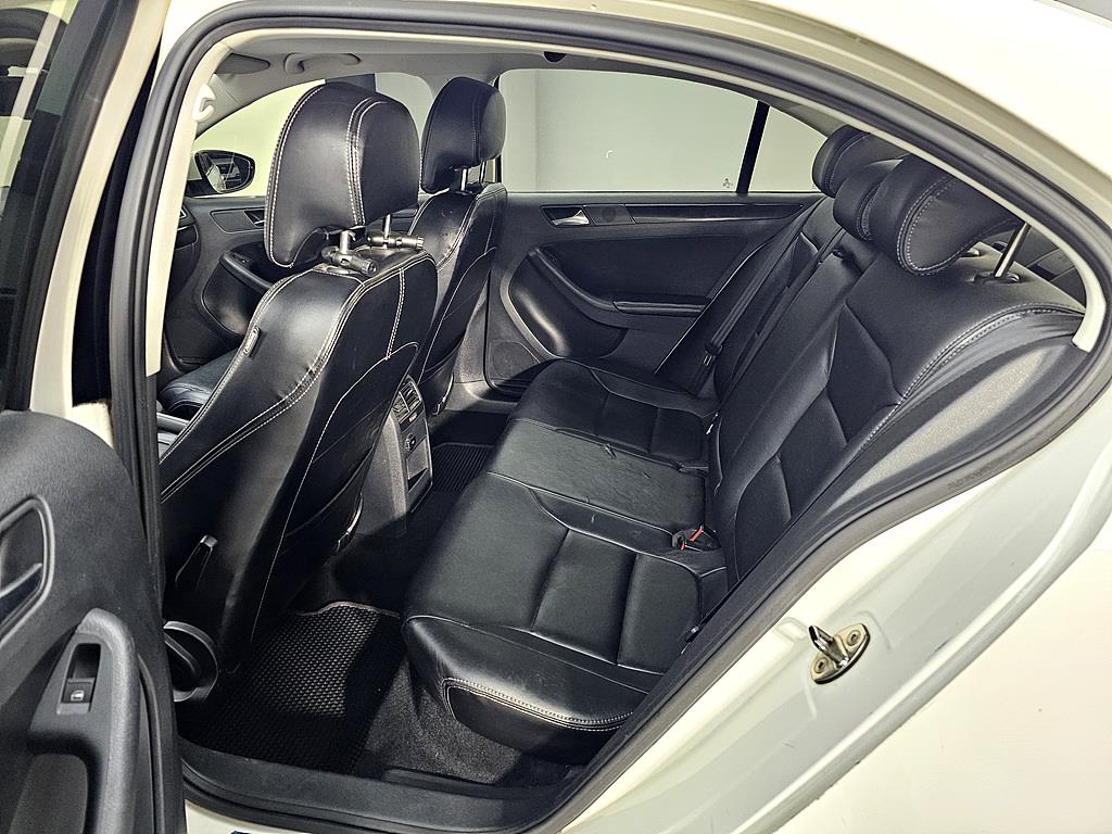 Volkswagen Jetta - Vista 9