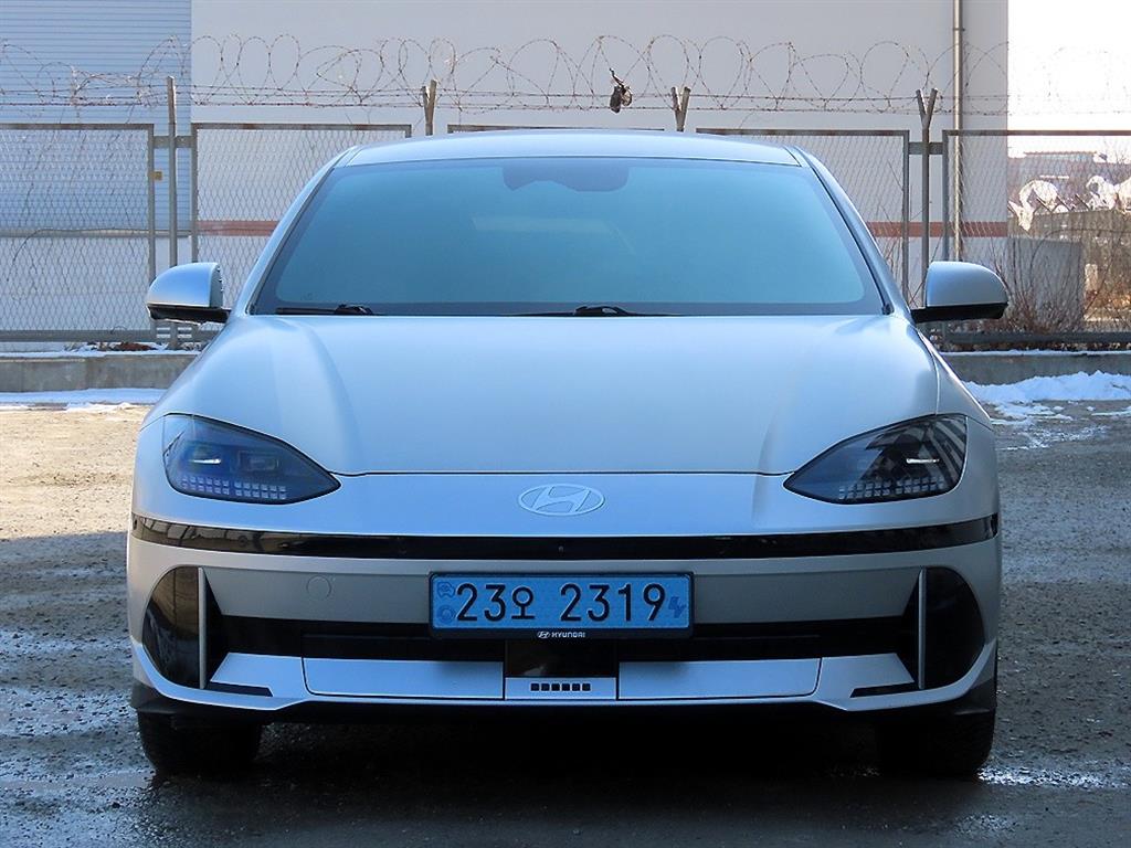 HYUNDAI Ioniq 6 2023 Gold color - Importación desde Corea - HF Imports Iquique - Foto 1