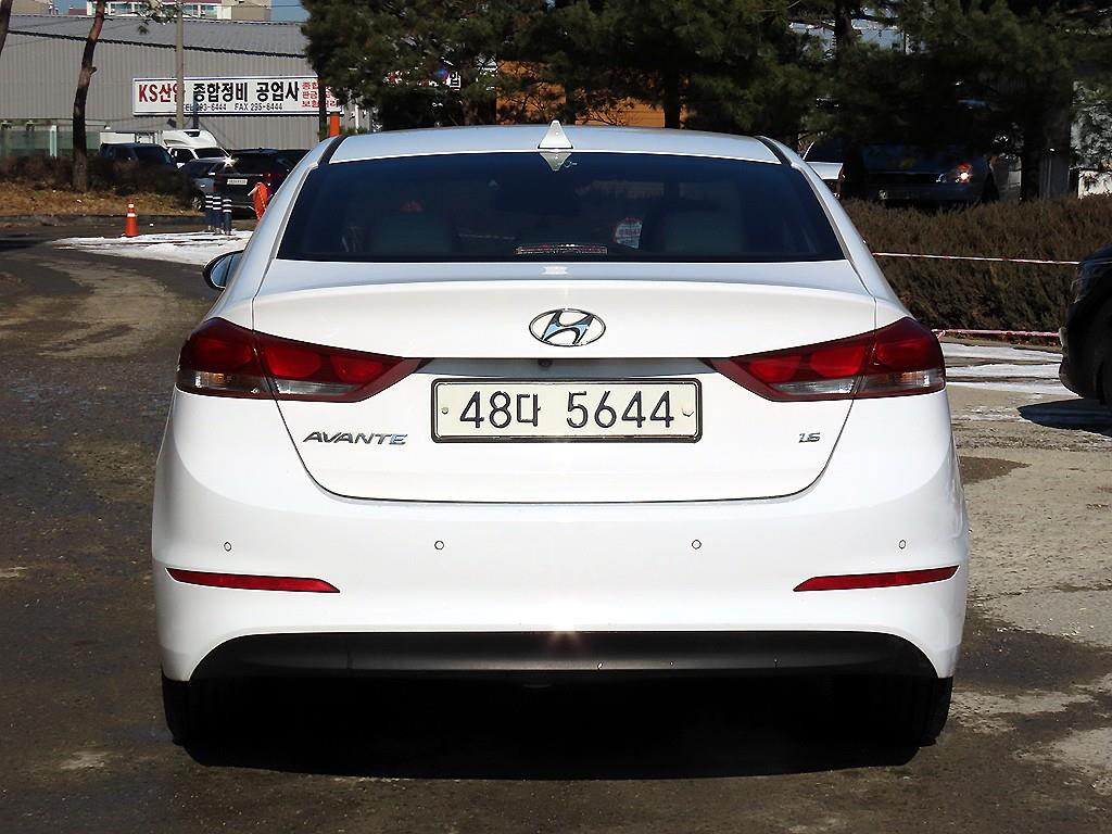 HYUNDAI Avante - Vista 4