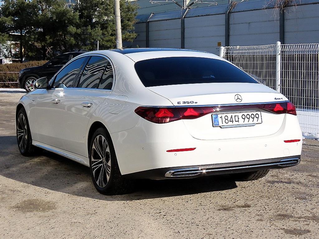 Mercedes Benz E class - Vista 3