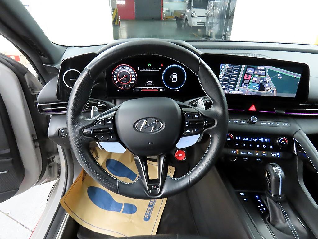 HYUNDAI Avante - Vista 9