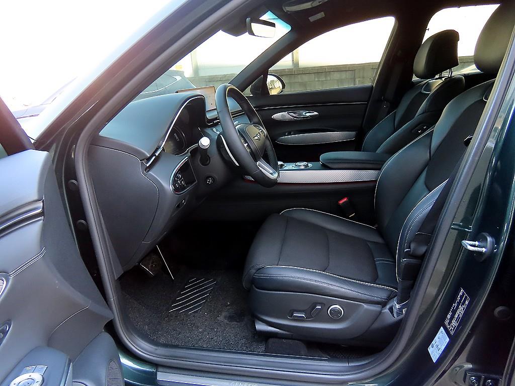 Genesis GV70 - Vista 5