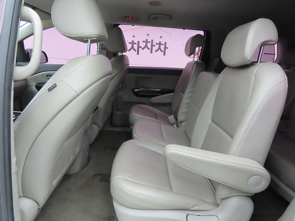KIA Carnival - Vista 6